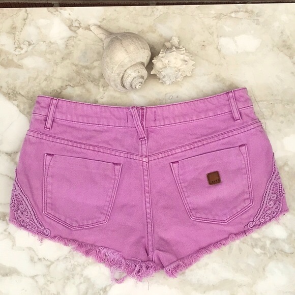 Roxy Pink Denim Button Fly Shorts Size 27 - Picture 4 of 16